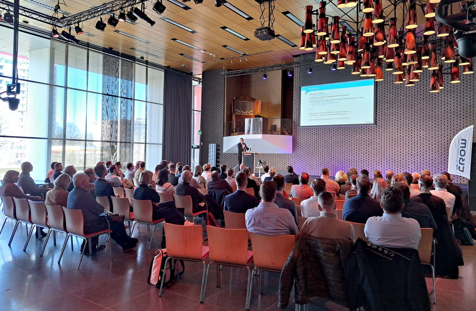 Presentatie voor een volle zaal