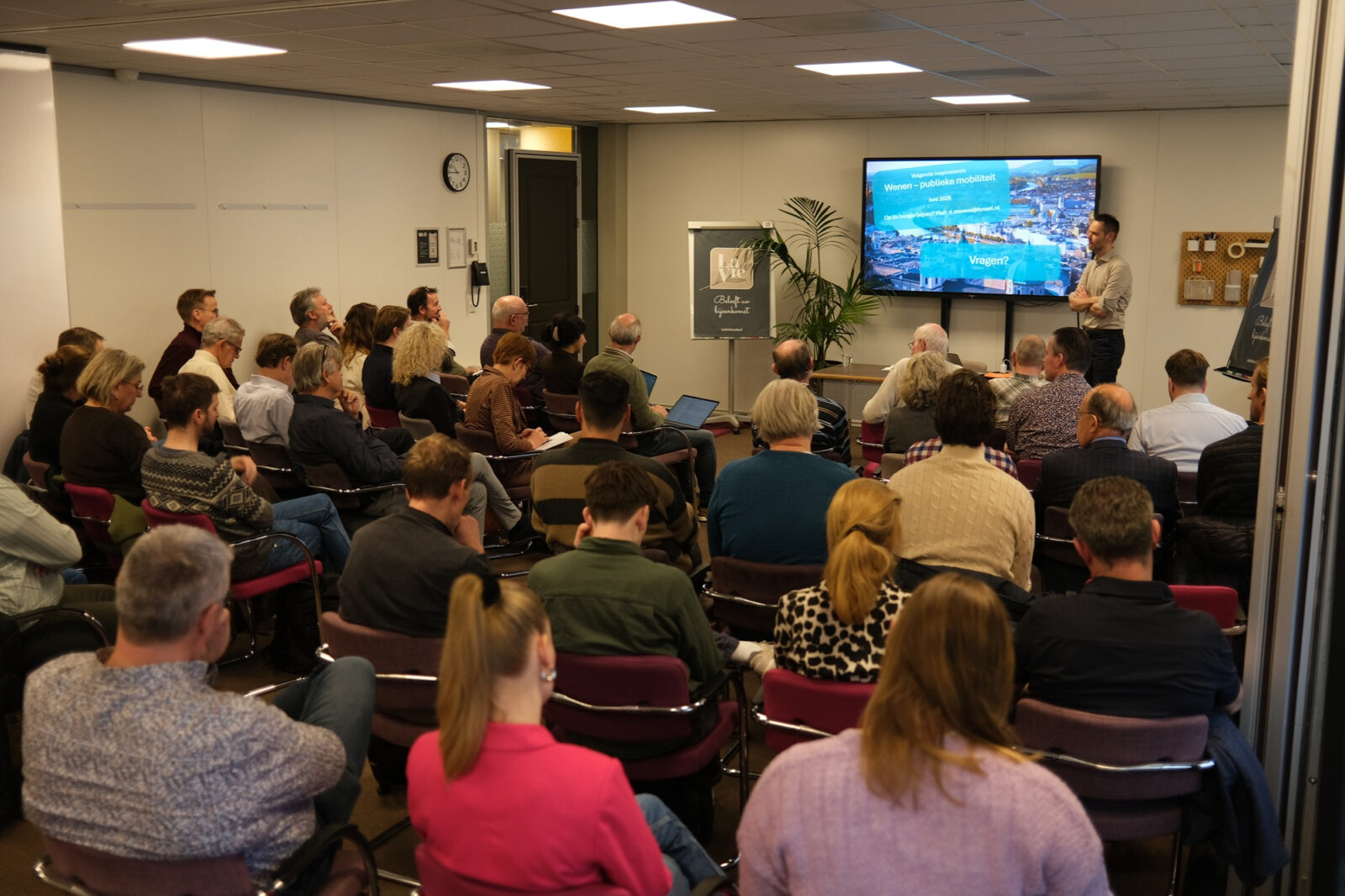 Volle zaal tijdens de presentatie op het kenniscafe